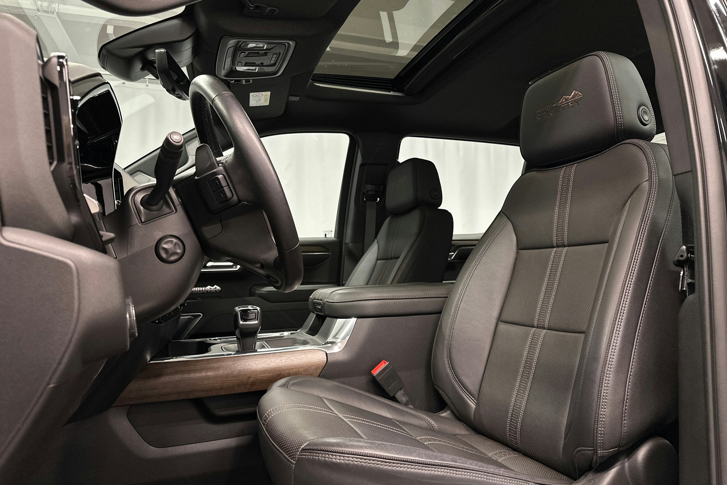 musta Chevrolet Silverado 2024 kuva 28.