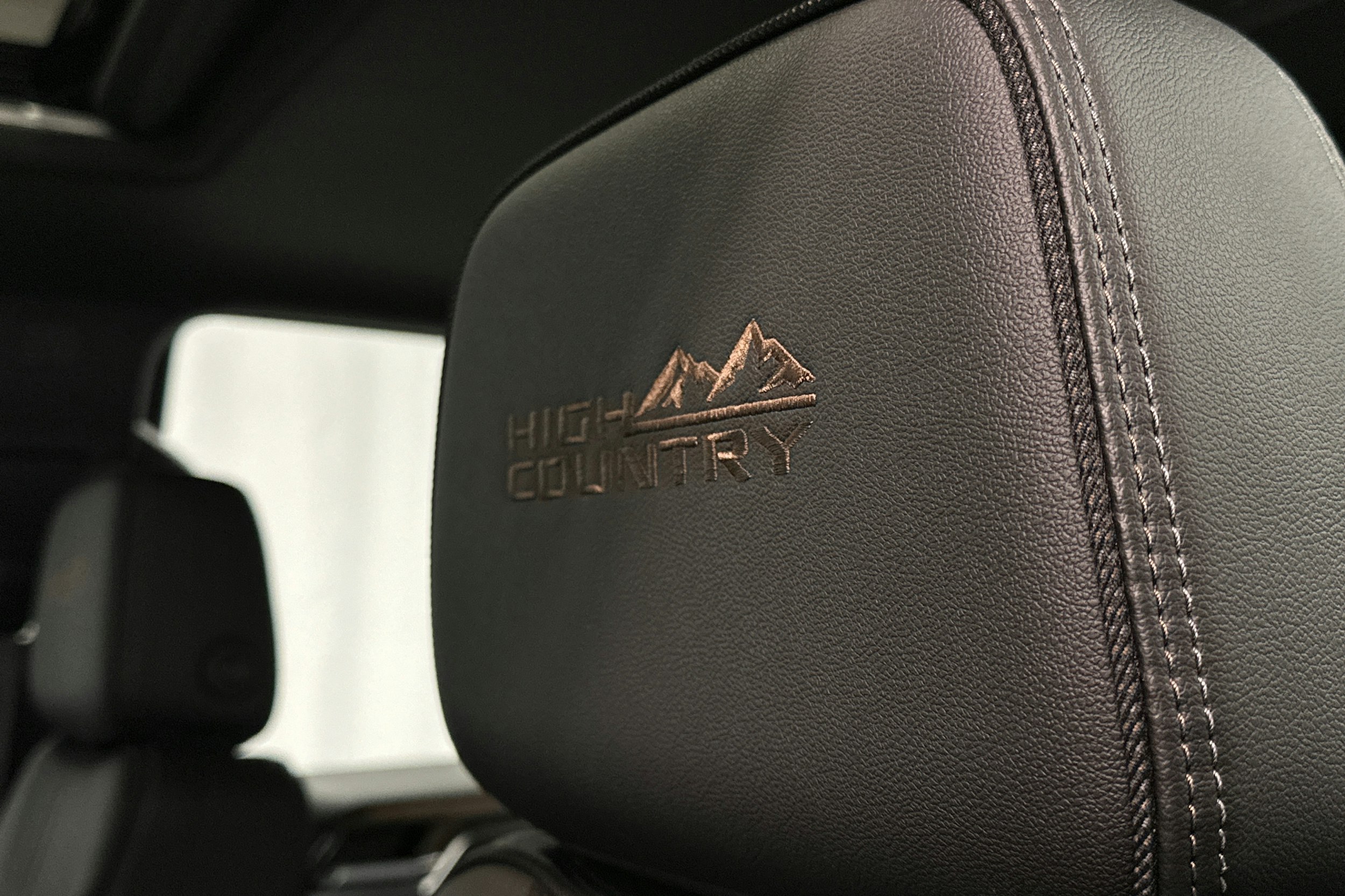 musta Chevrolet Silverado 2024 kuva 29.