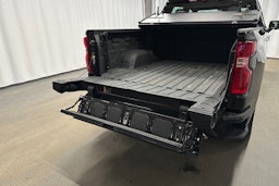 musta Chevrolet Silverado 2024 kuva 31.