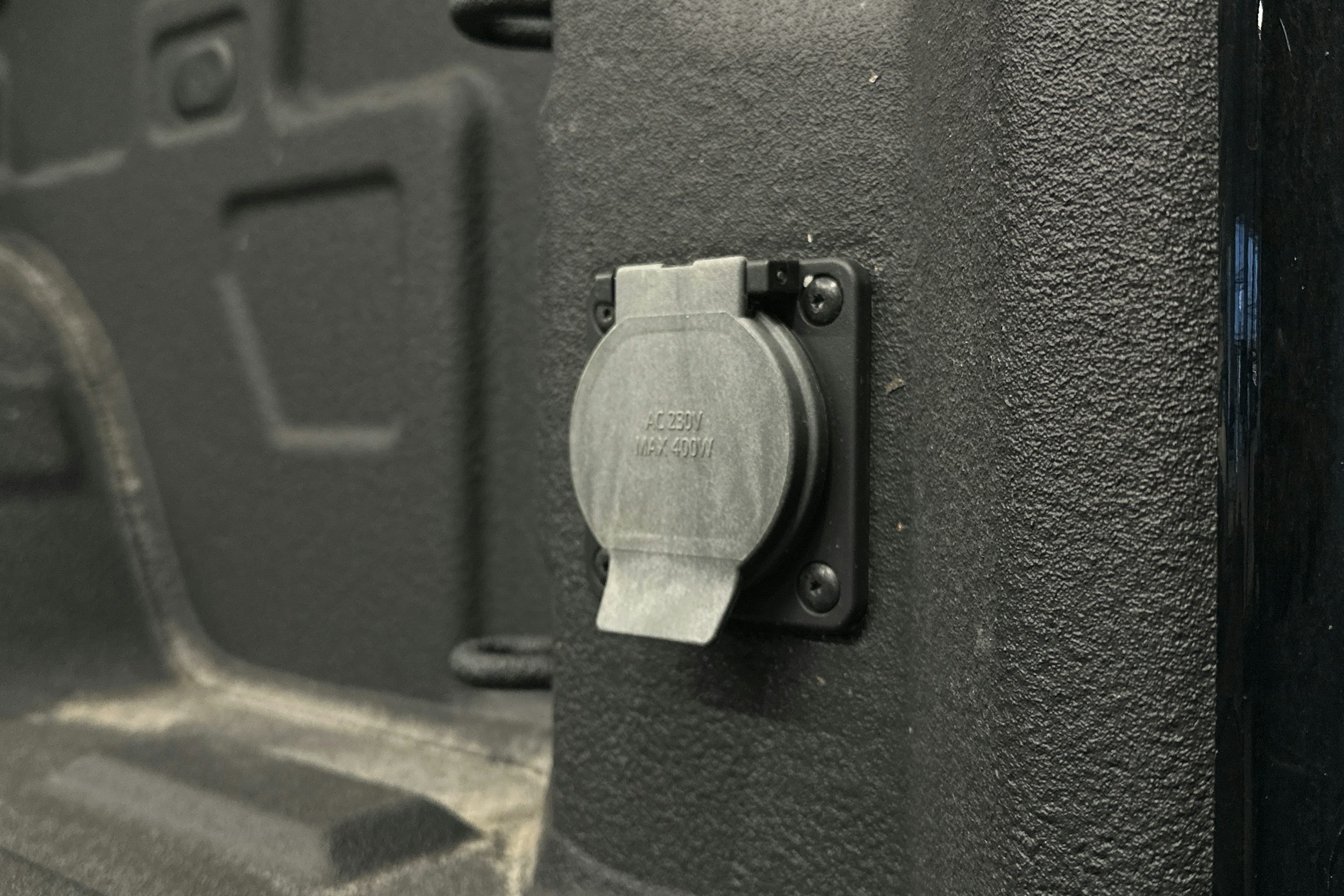 musta Chevrolet Silverado 2024 kuva 33.