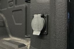 musta Chevrolet Silverado 2024 kuva 33.