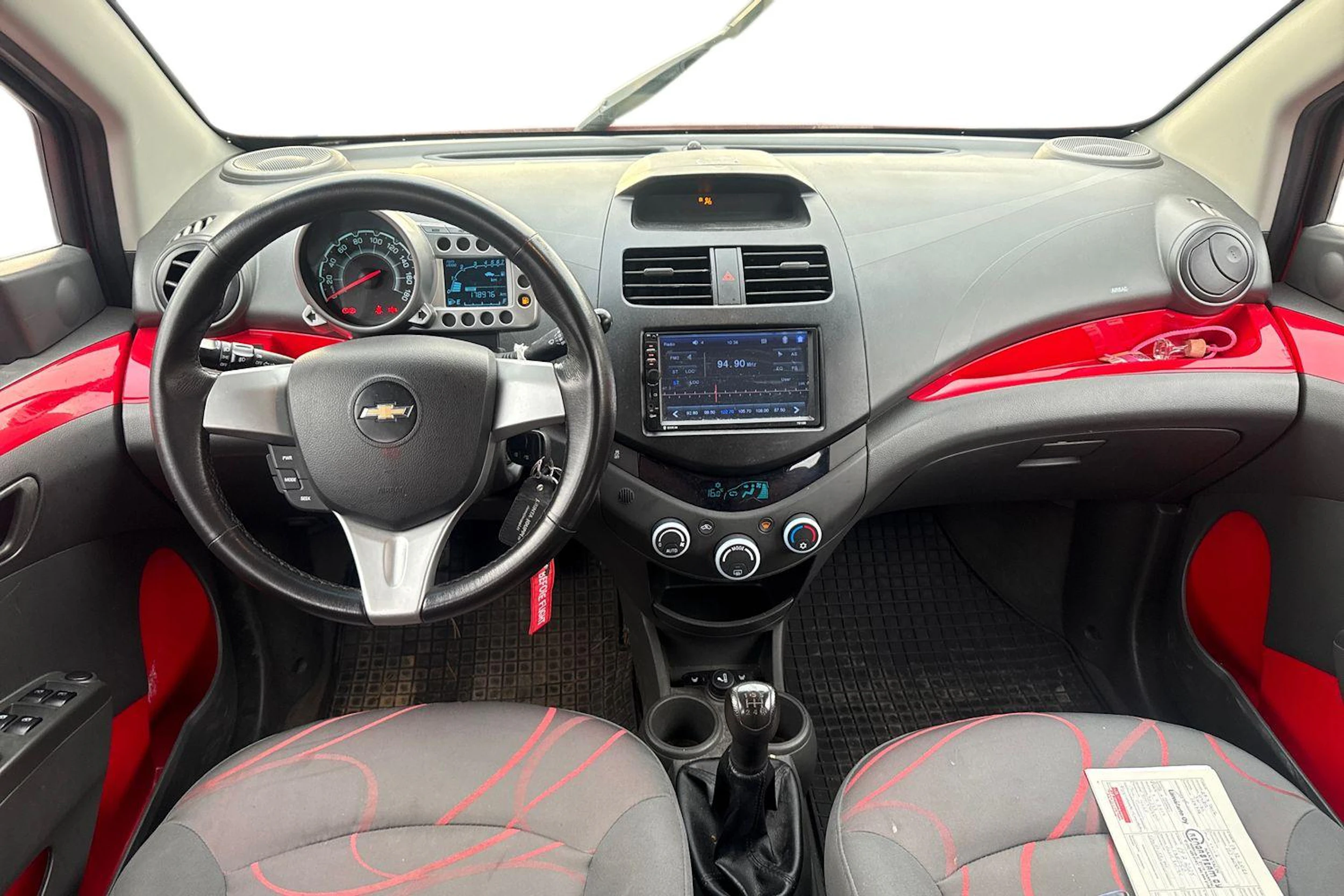 punainen Chevrolet Spark 2011 kuva 7.