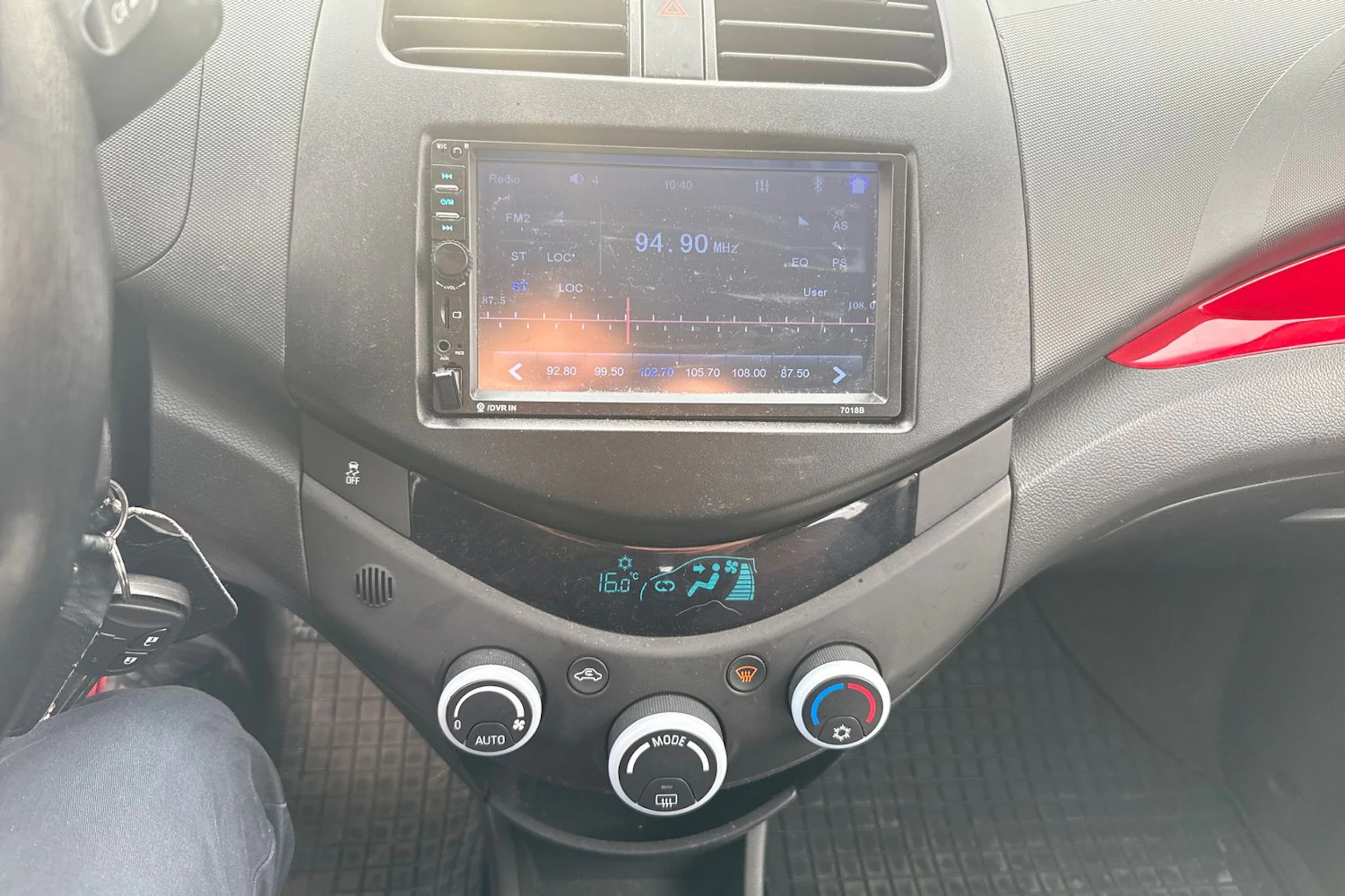 punainen Chevrolet Spark 2011 kuva 15.