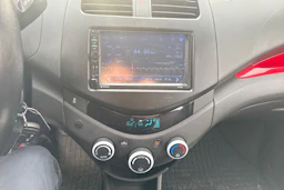 punainen Chevrolet Spark 2011 kuva 15.