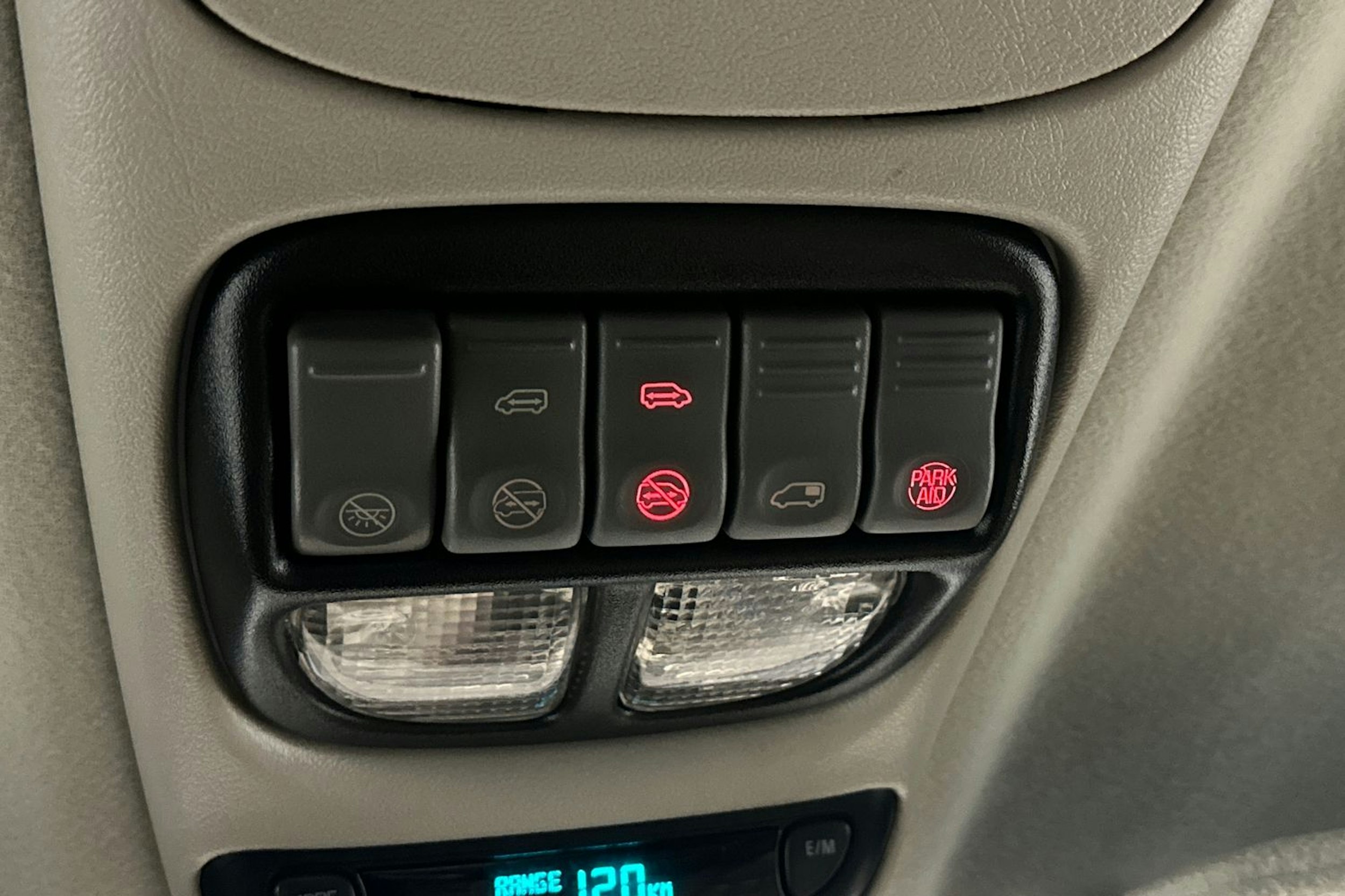 sininen Chevrolet Trans Sport 2003 kuva 17.