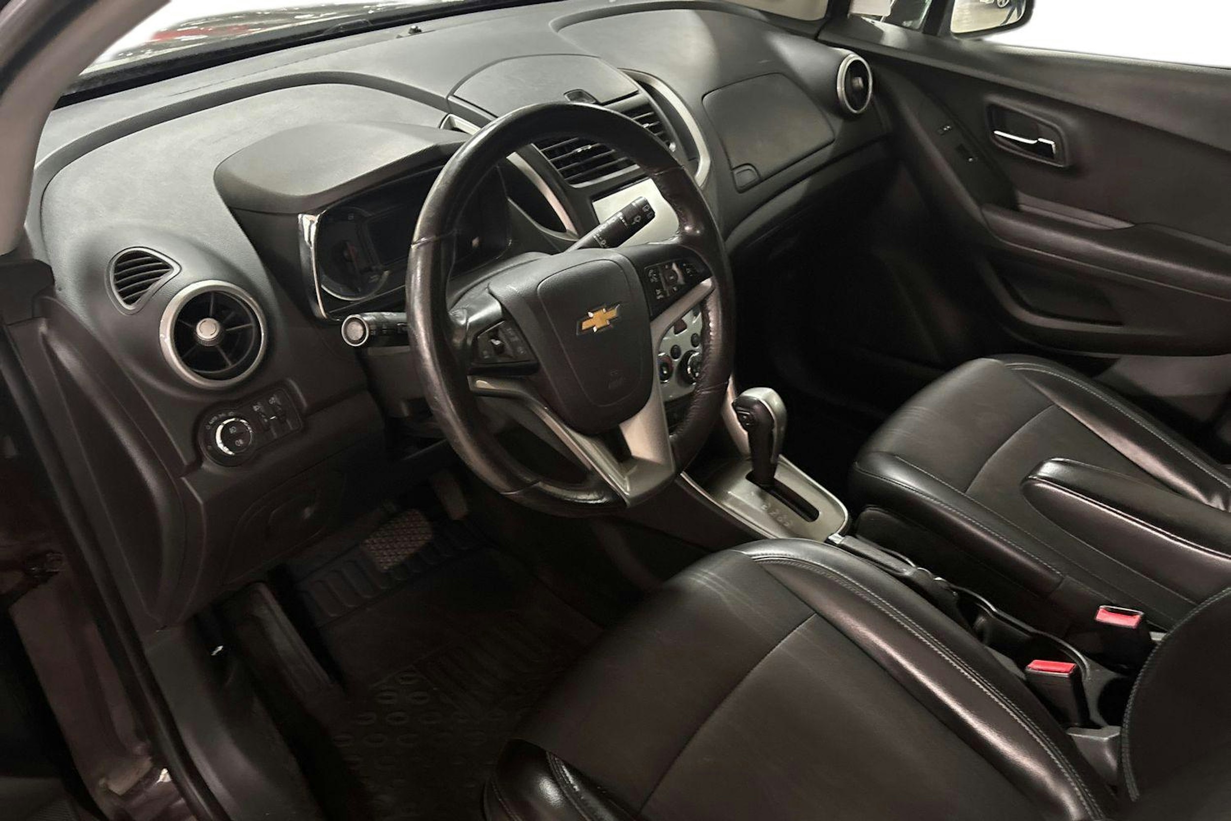 Ruskea (beige) Chevrolet Trax 2014 kuva 6.