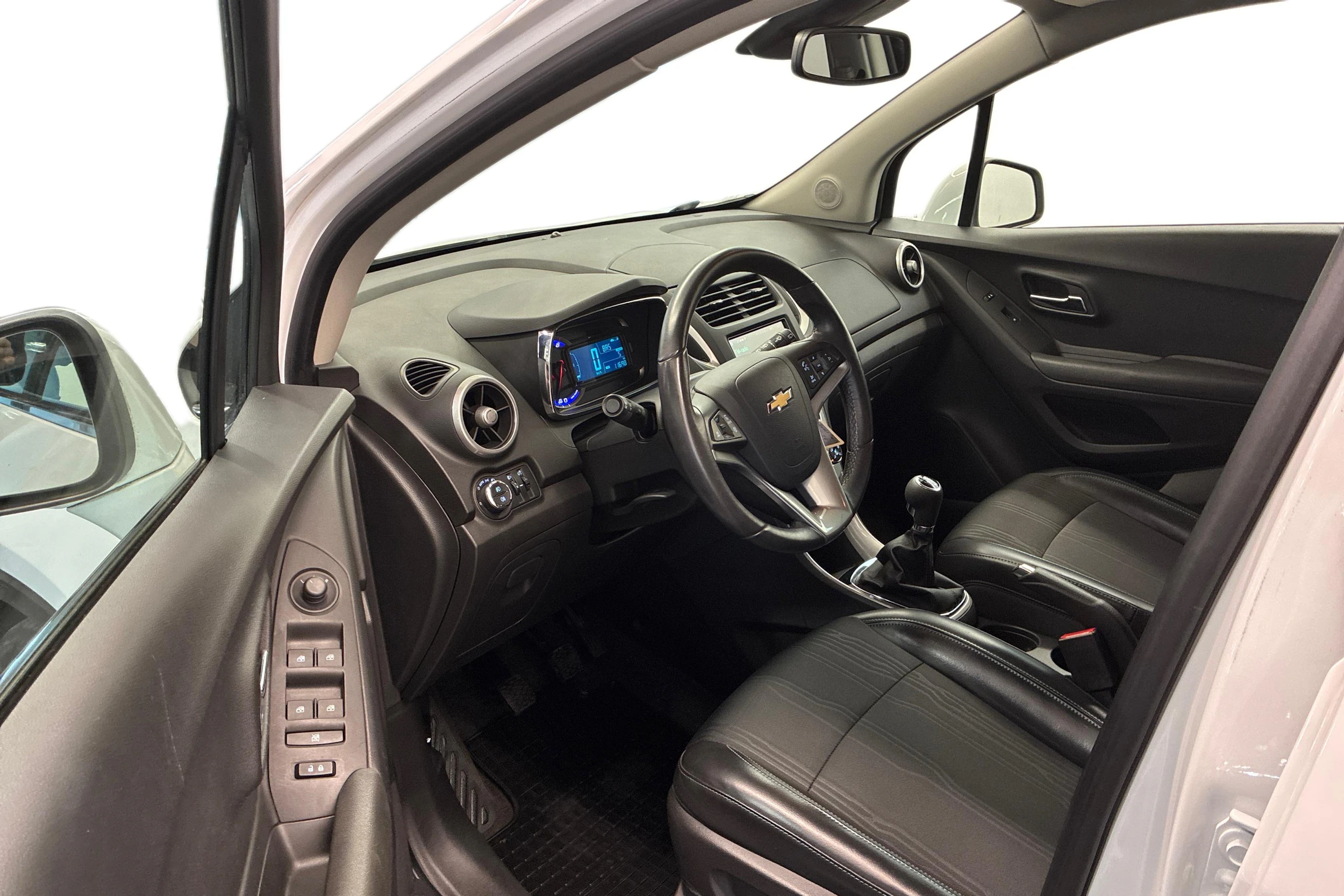 Valkoinen Chevrolet Trax 2014 kuva 6.