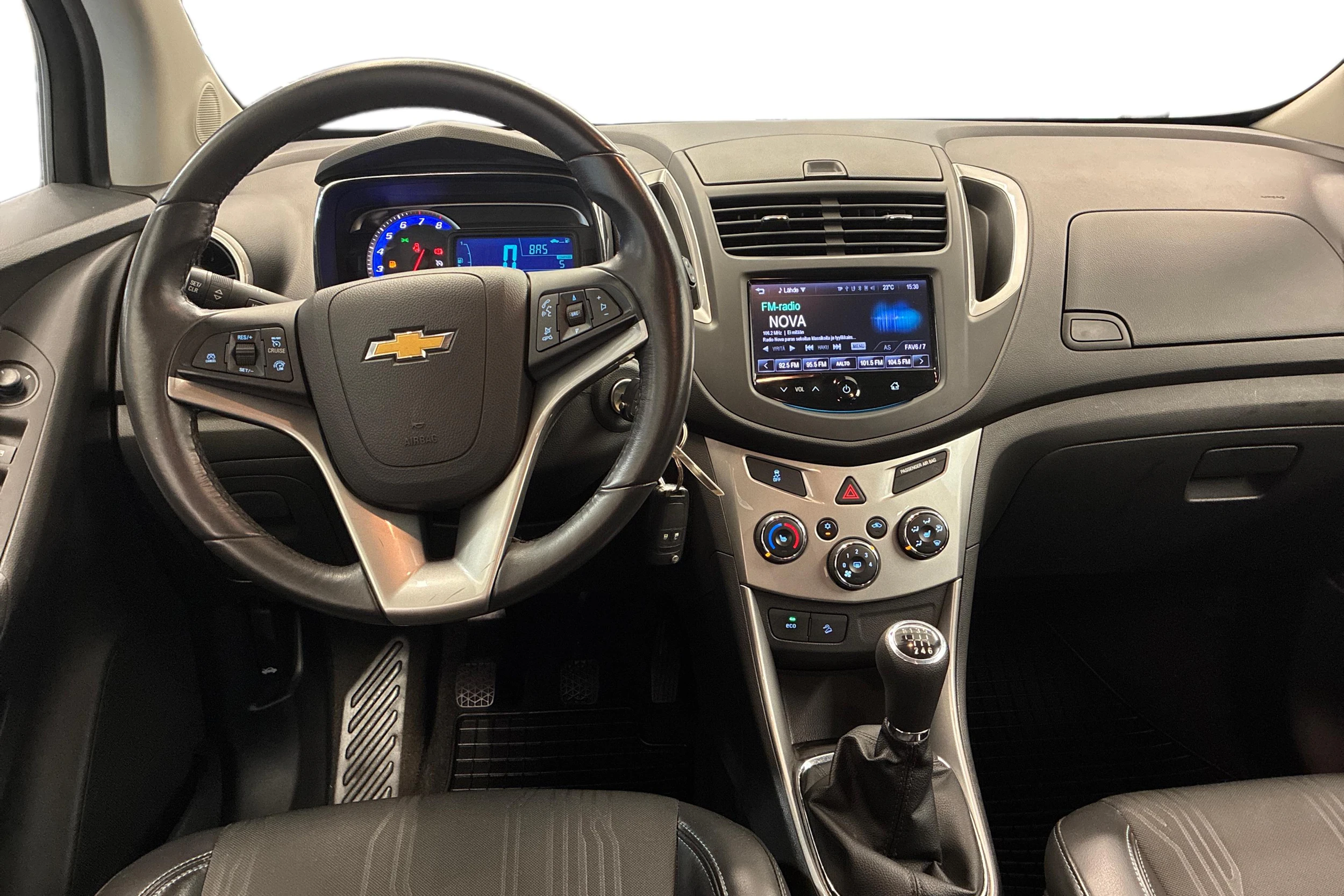 Valkoinen Chevrolet Trax 2014 kuva 7.
