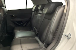 Valkoinen Chevrolet Trax 2014 kuva 8.