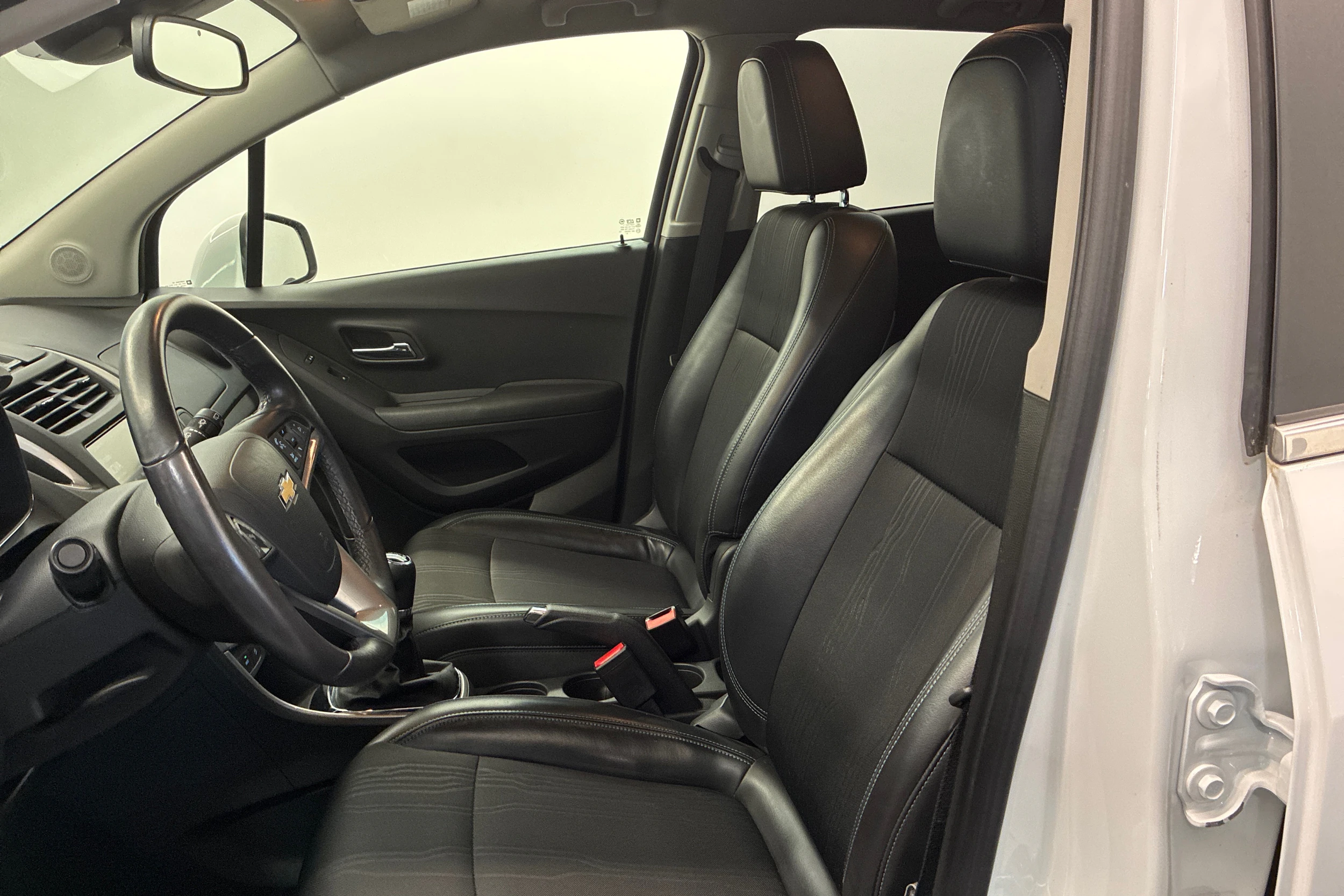 Valkoinen Chevrolet Trax 2014 kuva 12.