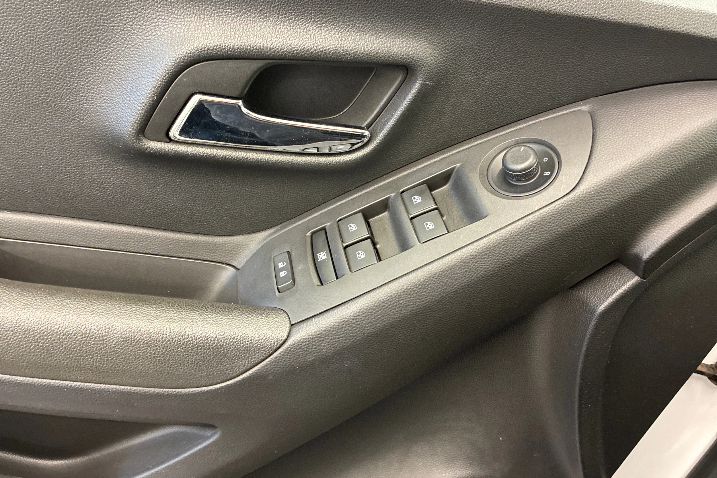 Valkoinen Chevrolet Trax 2014 kuva 15.