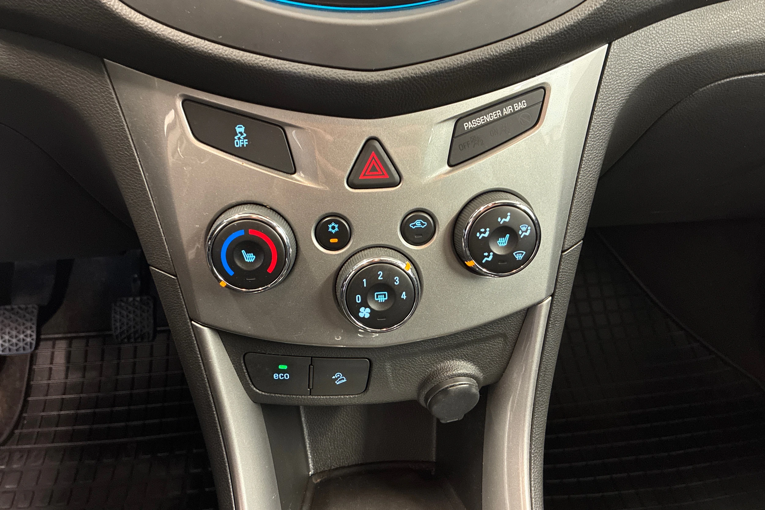 Valkoinen Chevrolet Trax 2014 kuva 16.