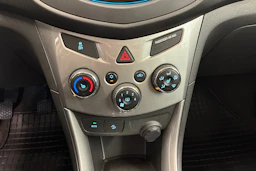 Valkoinen Chevrolet Trax 2014 kuva 16.