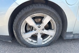 vihreä Chevrolet Volt 2013 kuva 9.