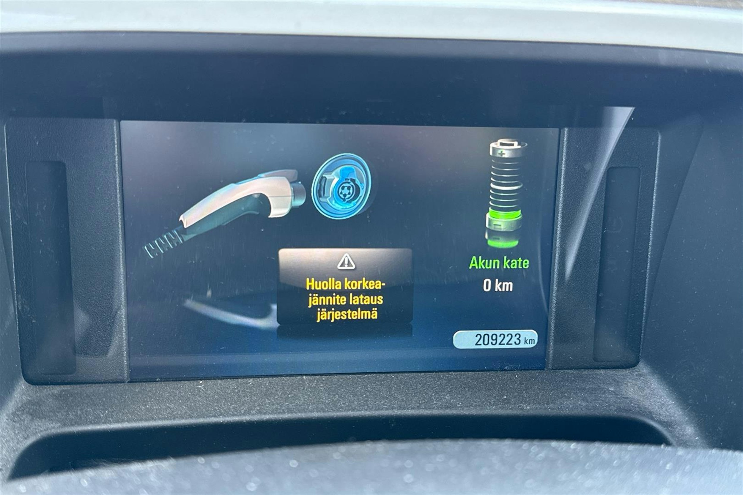 vihreä Chevrolet Volt 2013 kuva 12.