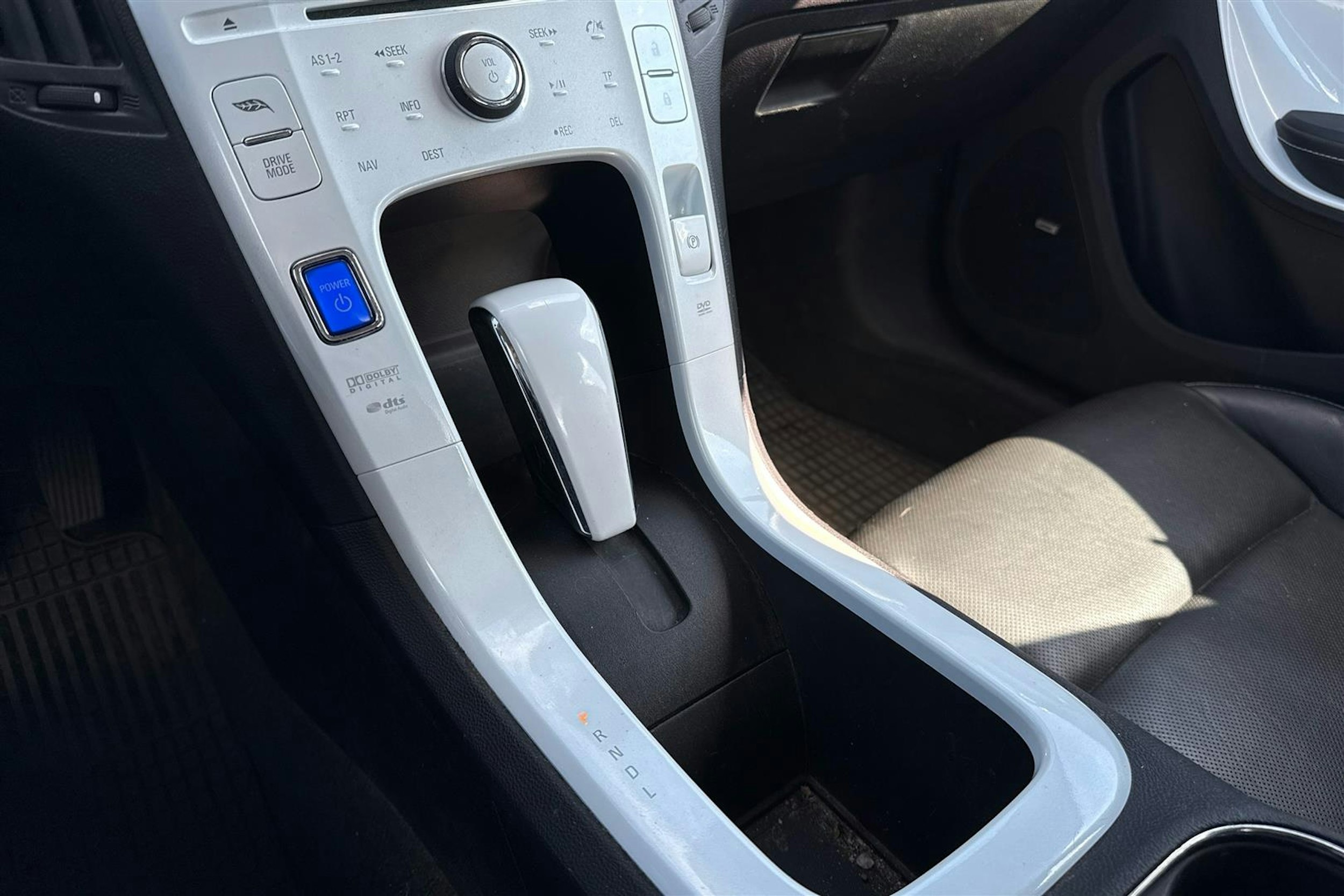 vihreä Chevrolet Volt 2013 kuva 14.