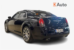 musta Chrysler 300 2012 kuva 2.