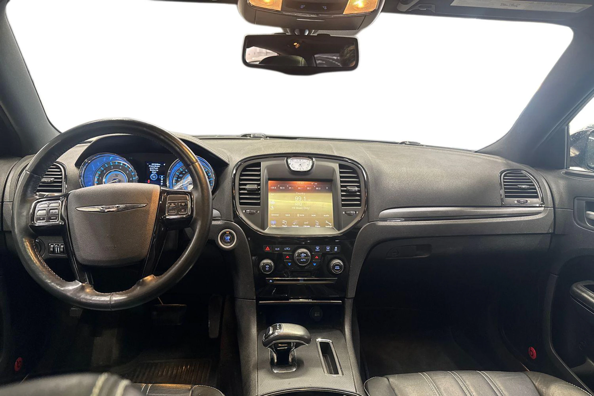 musta Chrysler 300 2012 kuva 7.