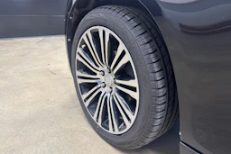 musta Chrysler 300 2012 kuva 10.