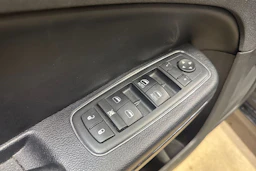 musta Chrysler 300 2012 kuva 12.