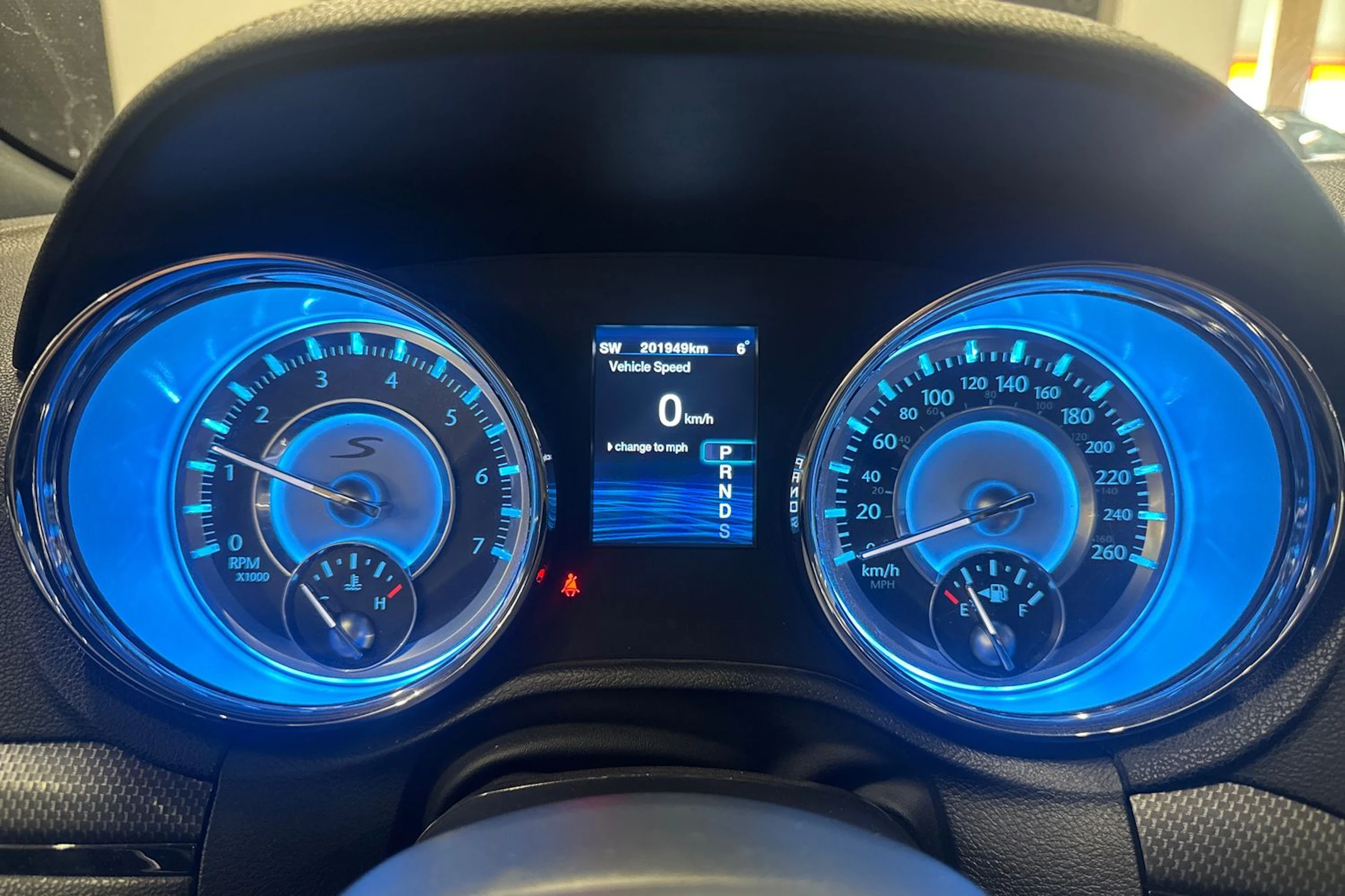 musta Chrysler 300 2012 kuva 17.