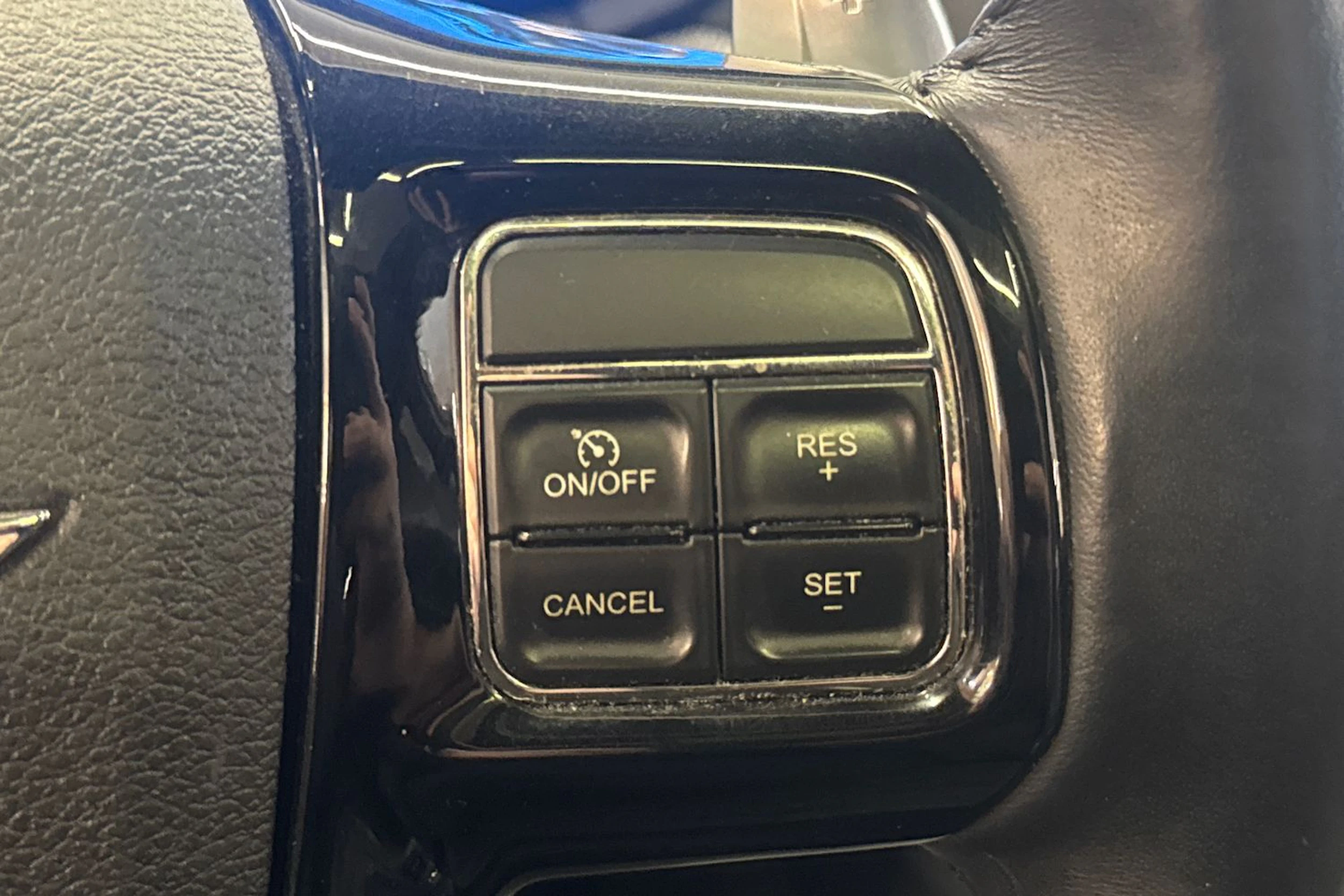 musta Chrysler 300 2012 kuva 19.