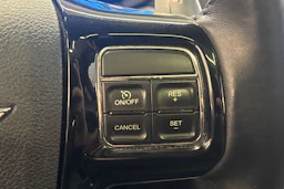 musta Chrysler 300 2012 kuva 19.