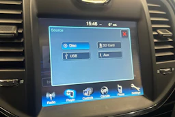musta Chrysler 300 2012 kuva 20.