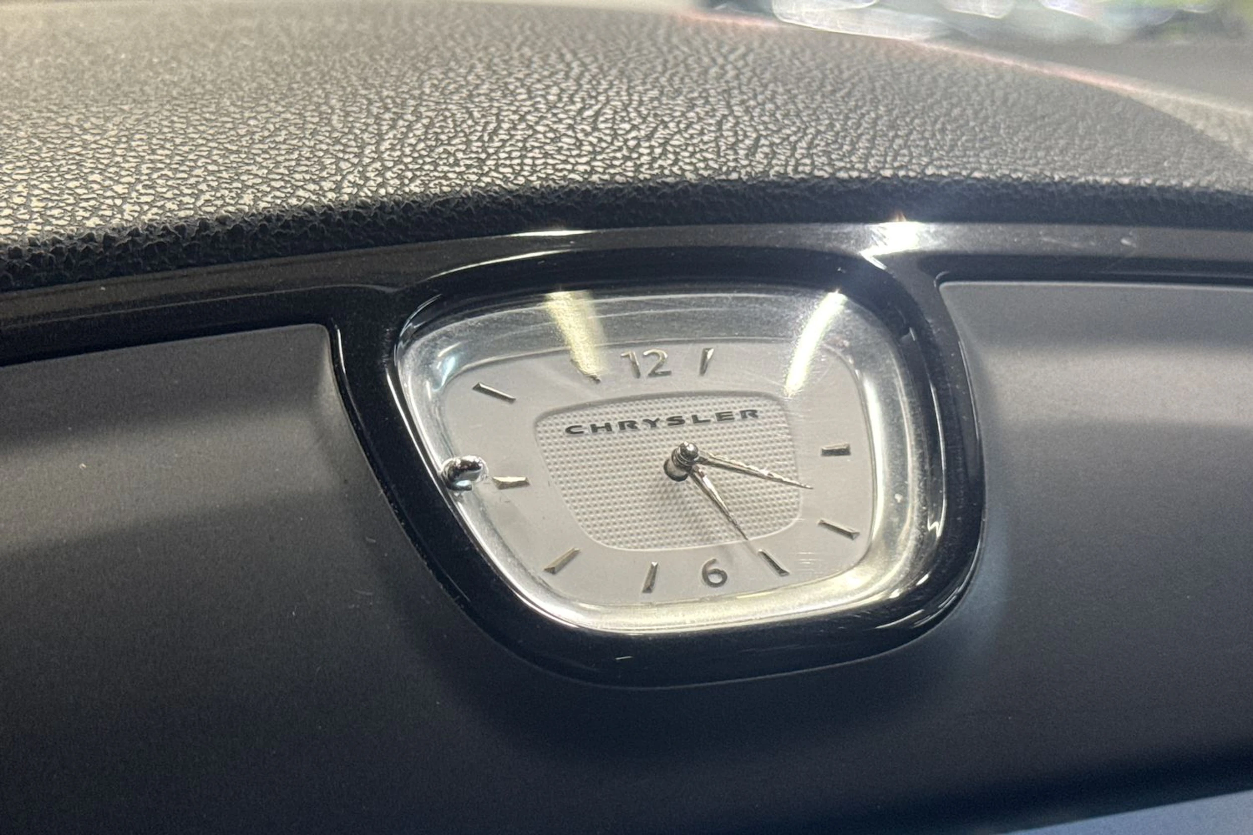 musta Chrysler 300 2012 kuva 24.