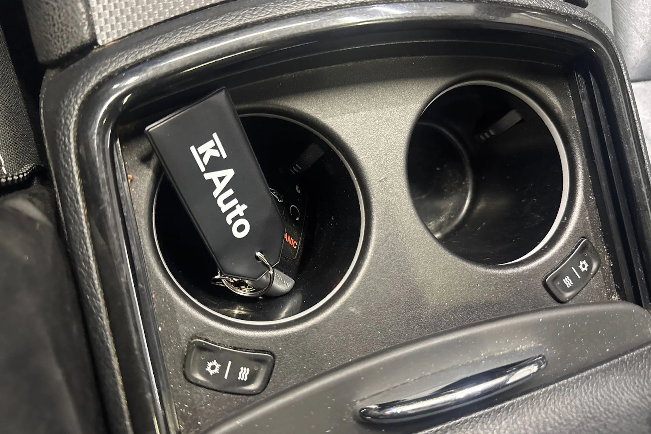 musta Chrysler 300 2012 kuva 27.
