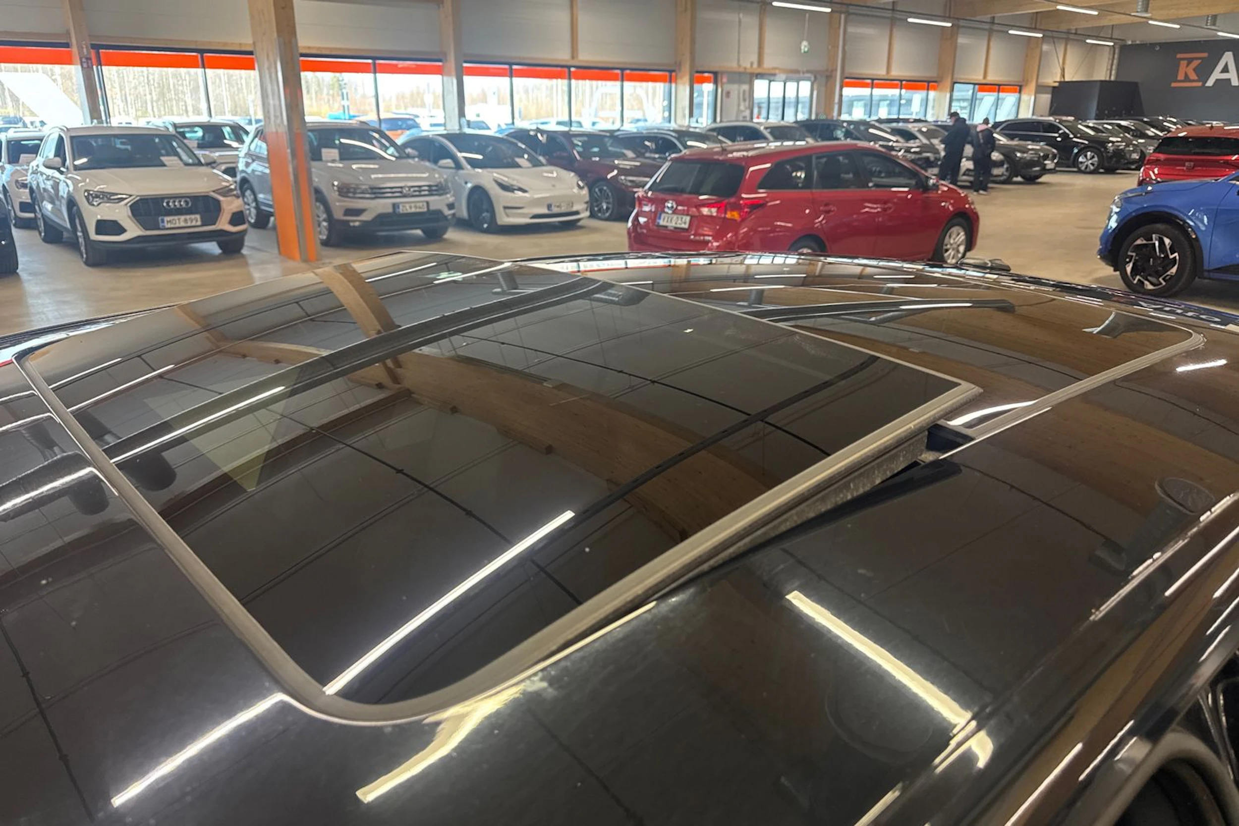 musta Chrysler 300 2012 kuva 29.