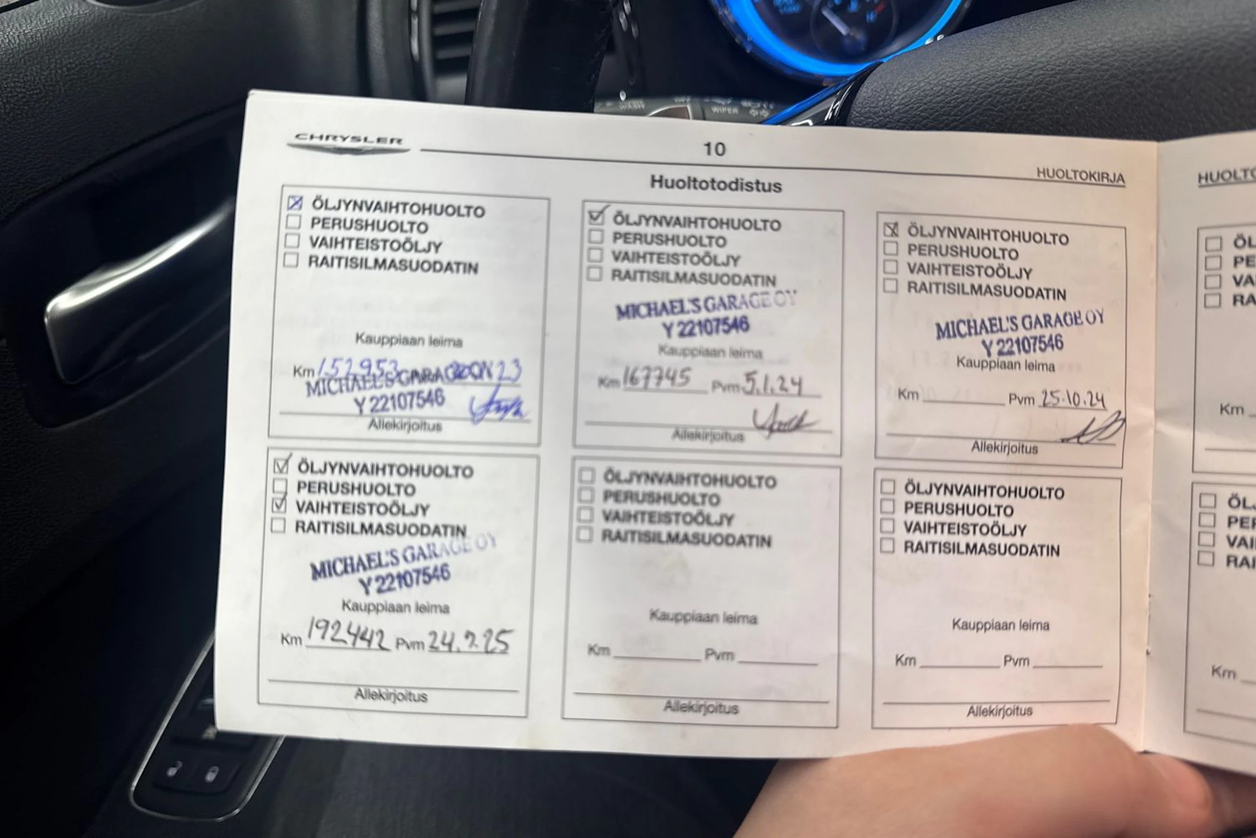 musta Chrysler 300 2012 kuva 34.
