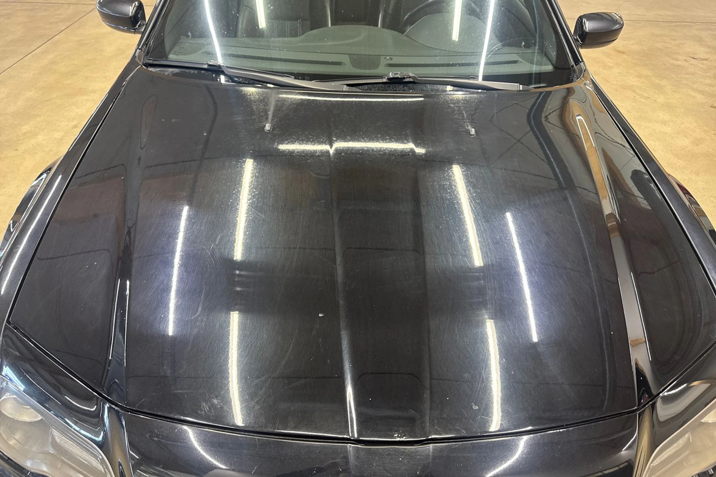 musta Chrysler 300 2012 kuva 35.