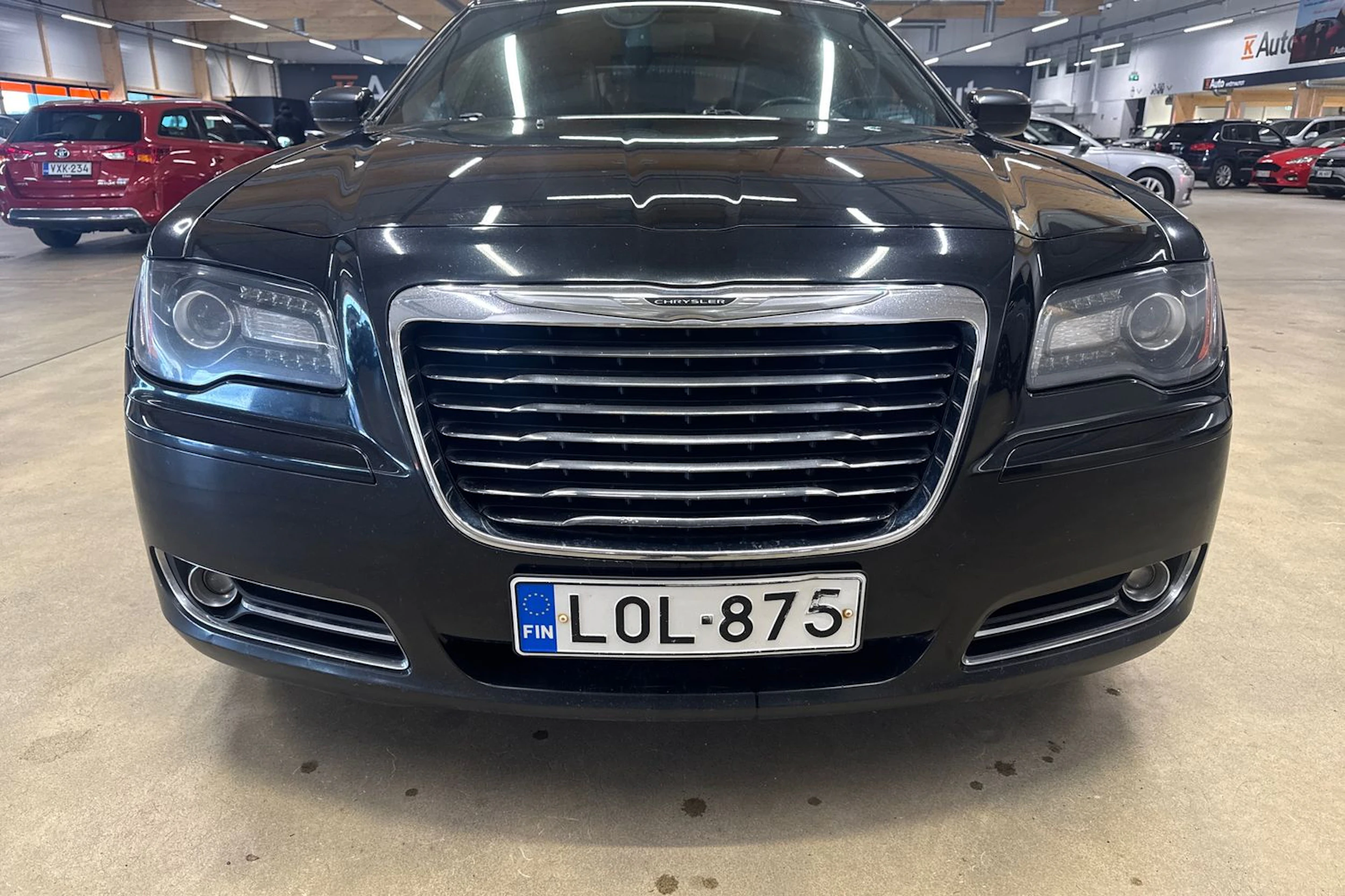 musta Chrysler 300 2012 kuva 36.