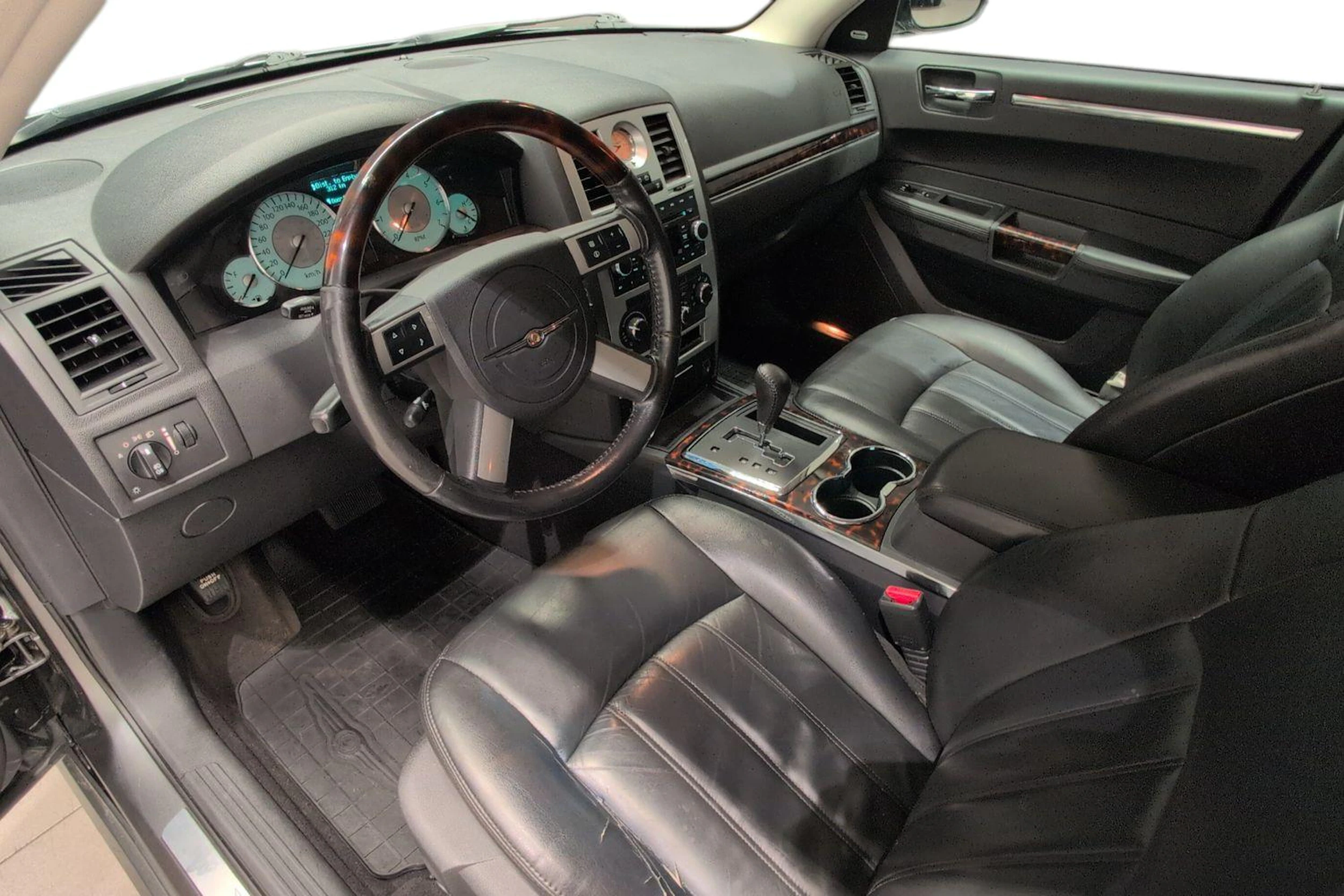 harmaa Chrysler 300C 2008 kuva 6.