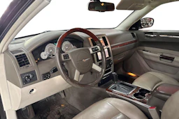 Musta Chrysler 300C 2010 kuva 6.