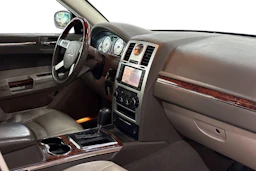 Musta Chrysler 300C 2010 kuva 7.
