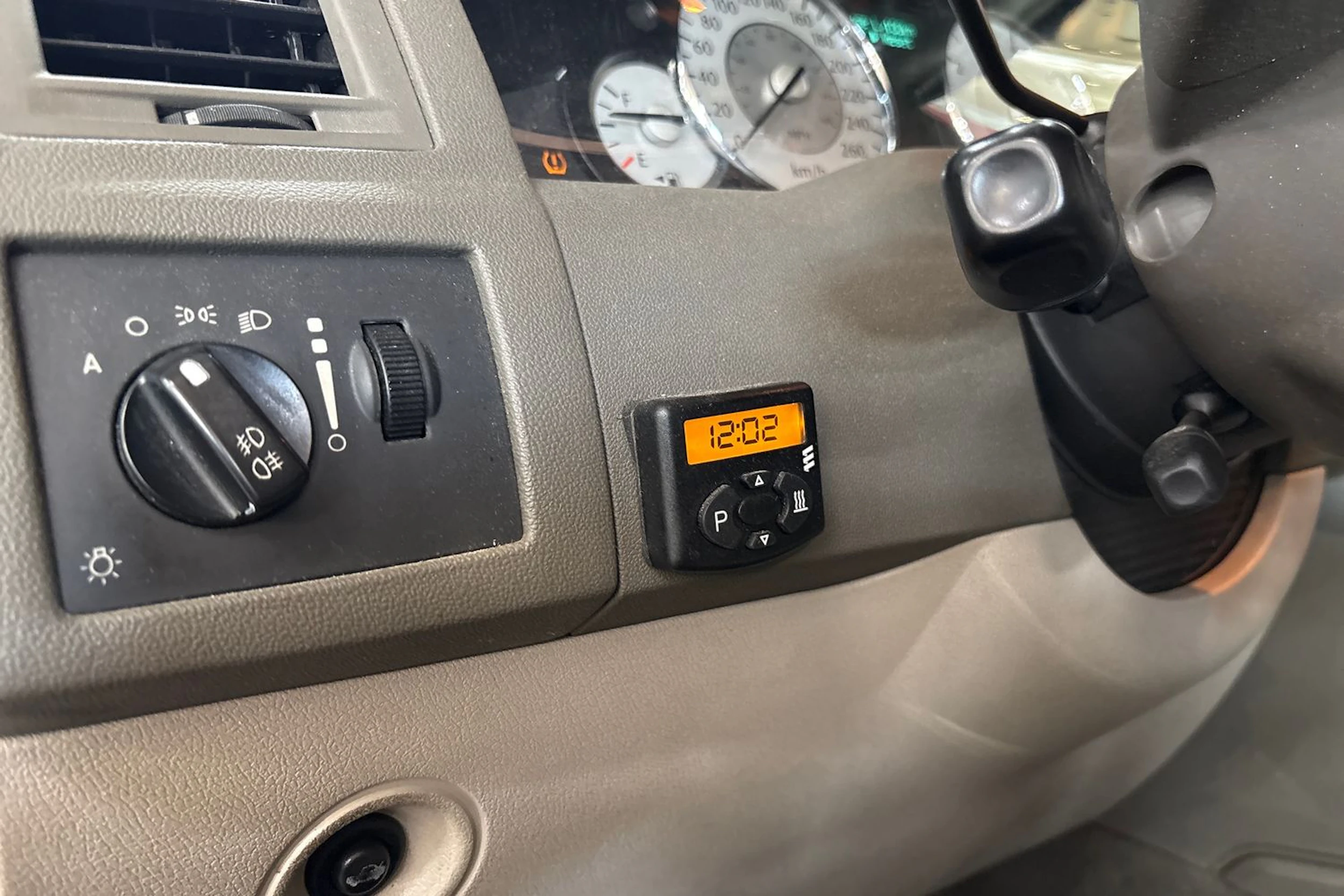 Musta Chrysler 300C 2010 kuva 14.