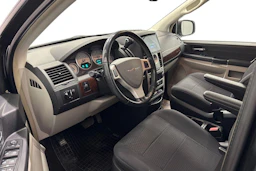 musta Chrysler Grand Voyager 2011 kuva 6.