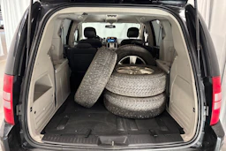 musta Chrysler Grand Voyager 2011 kuva 13.