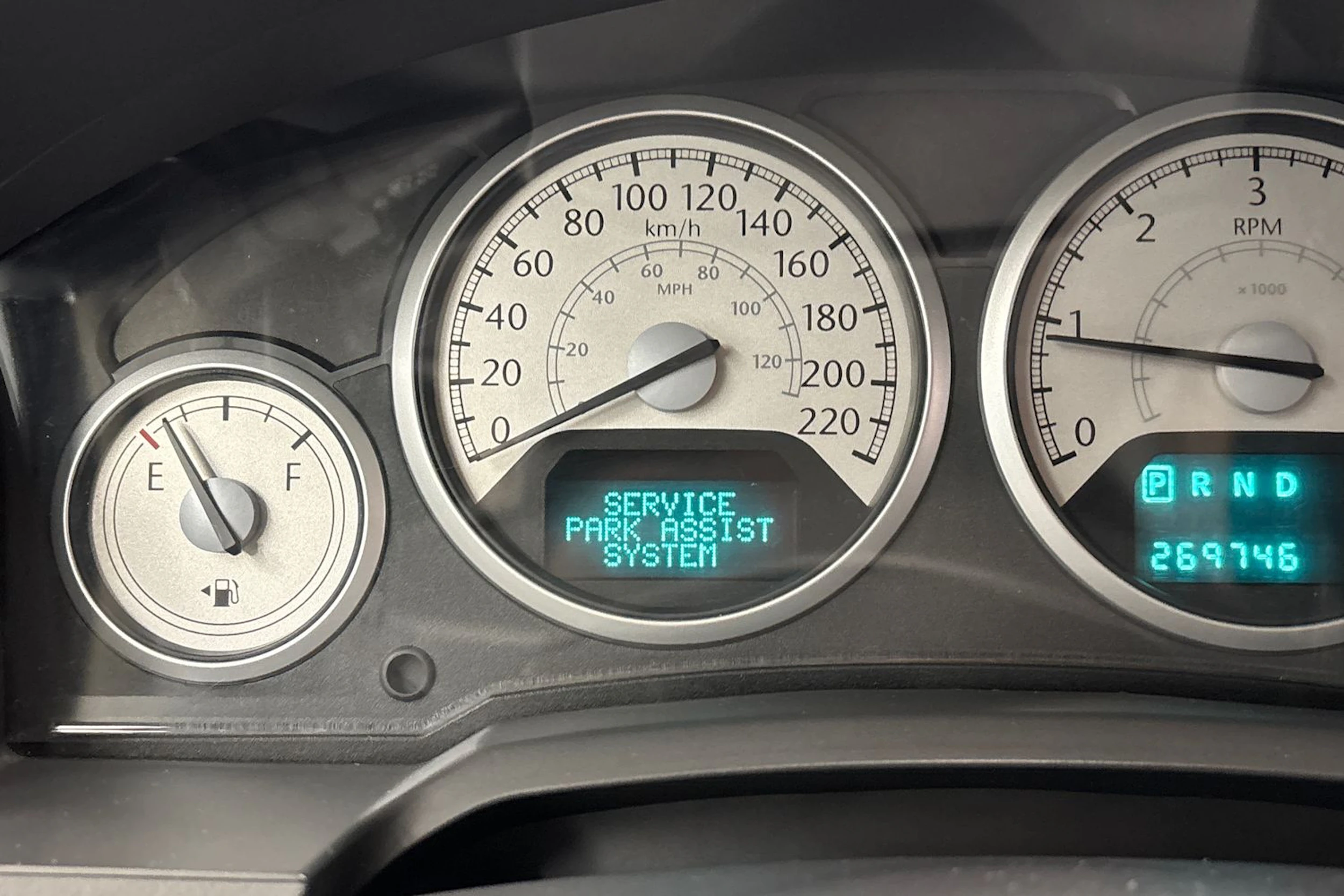 musta Chrysler Grand Voyager 2011 kuva 21.