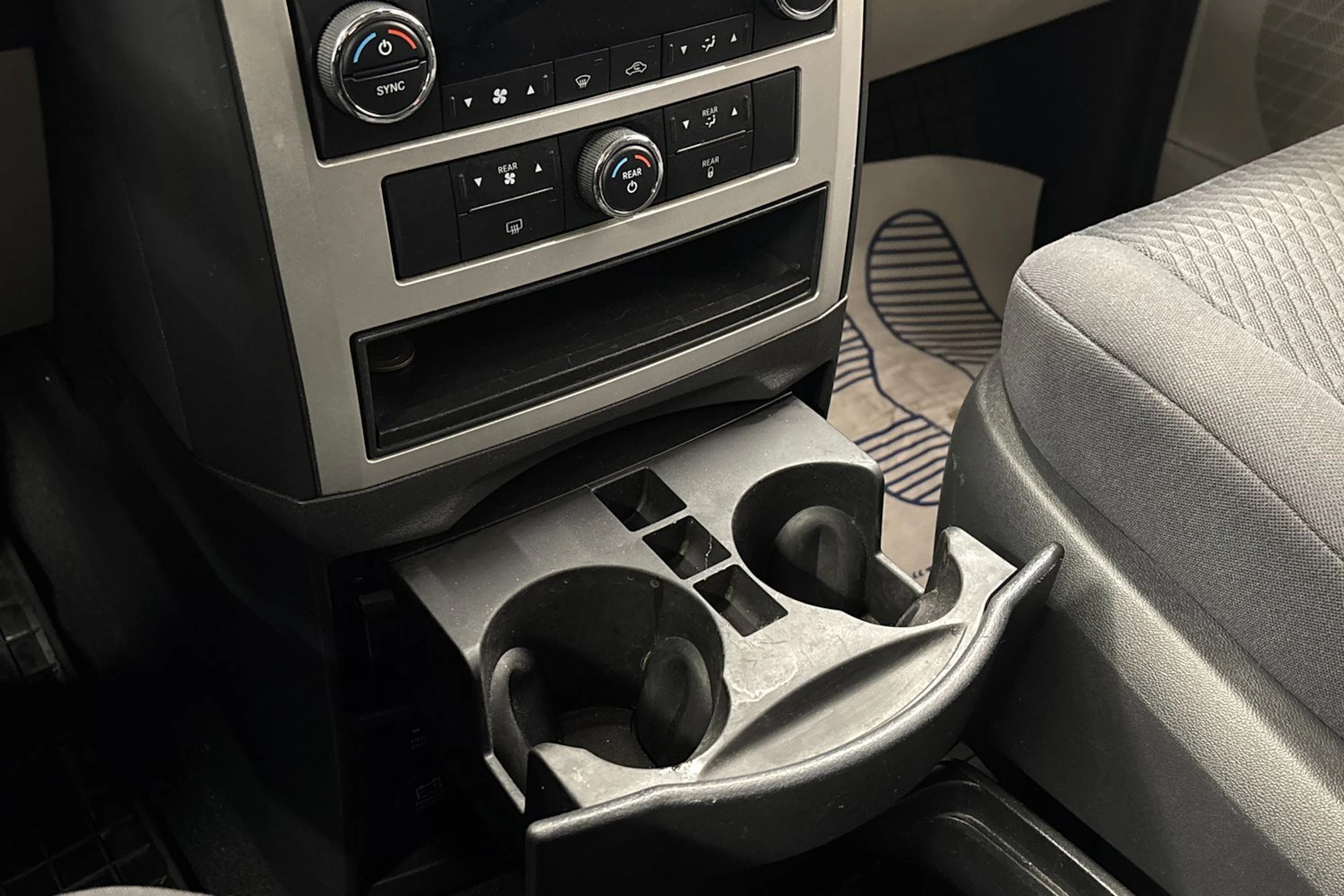 musta Chrysler Grand Voyager 2011 kuva 25.