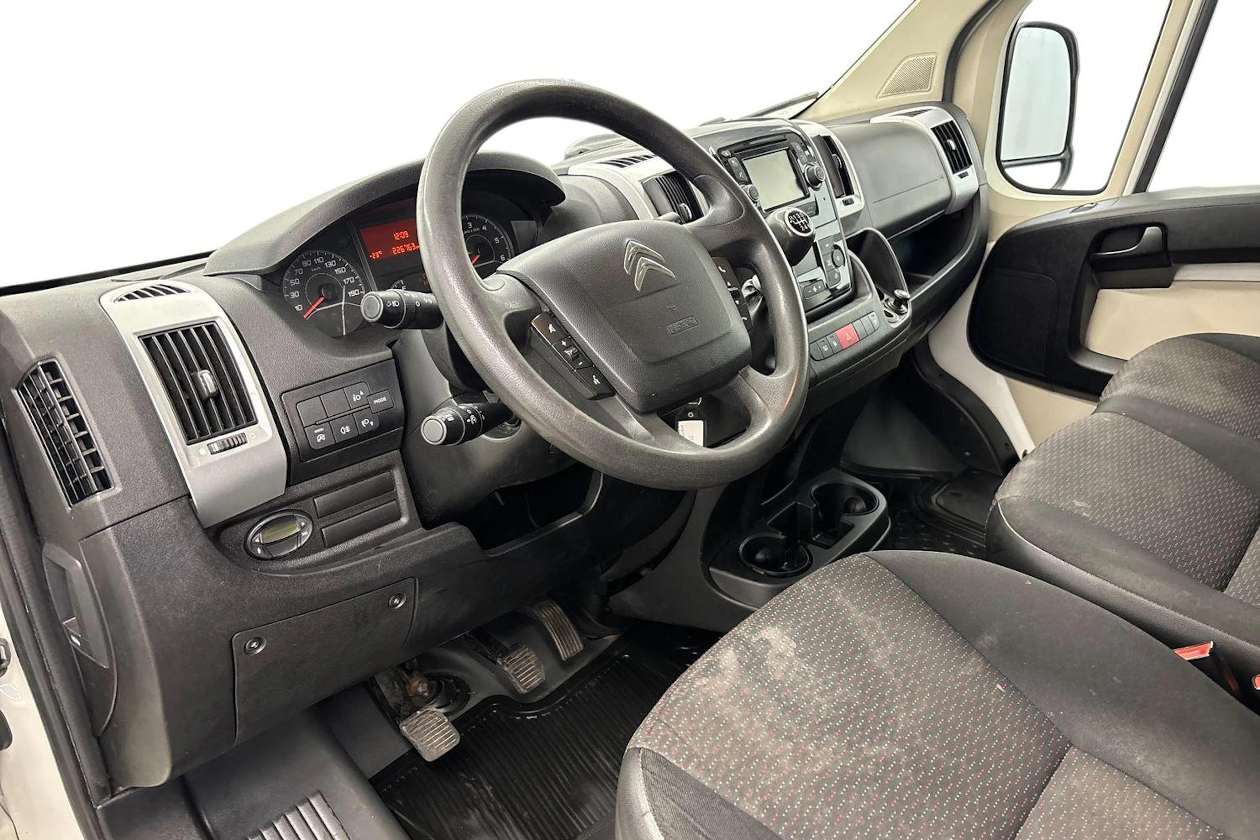 Valkoinen Citroën Jumper 2017 kuva 8.
