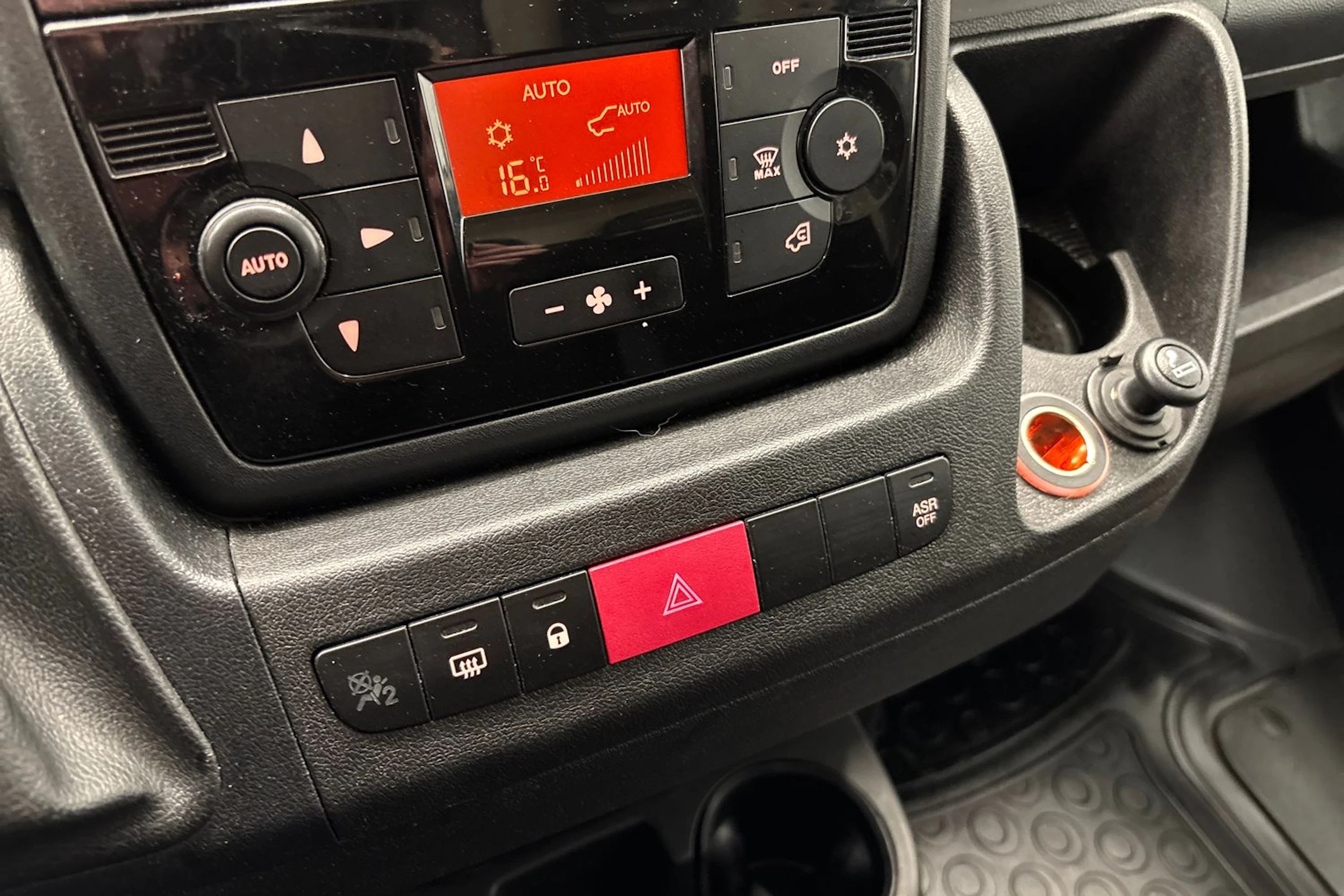 Valkoinen Citroën Jumper 2017 kuva 25.