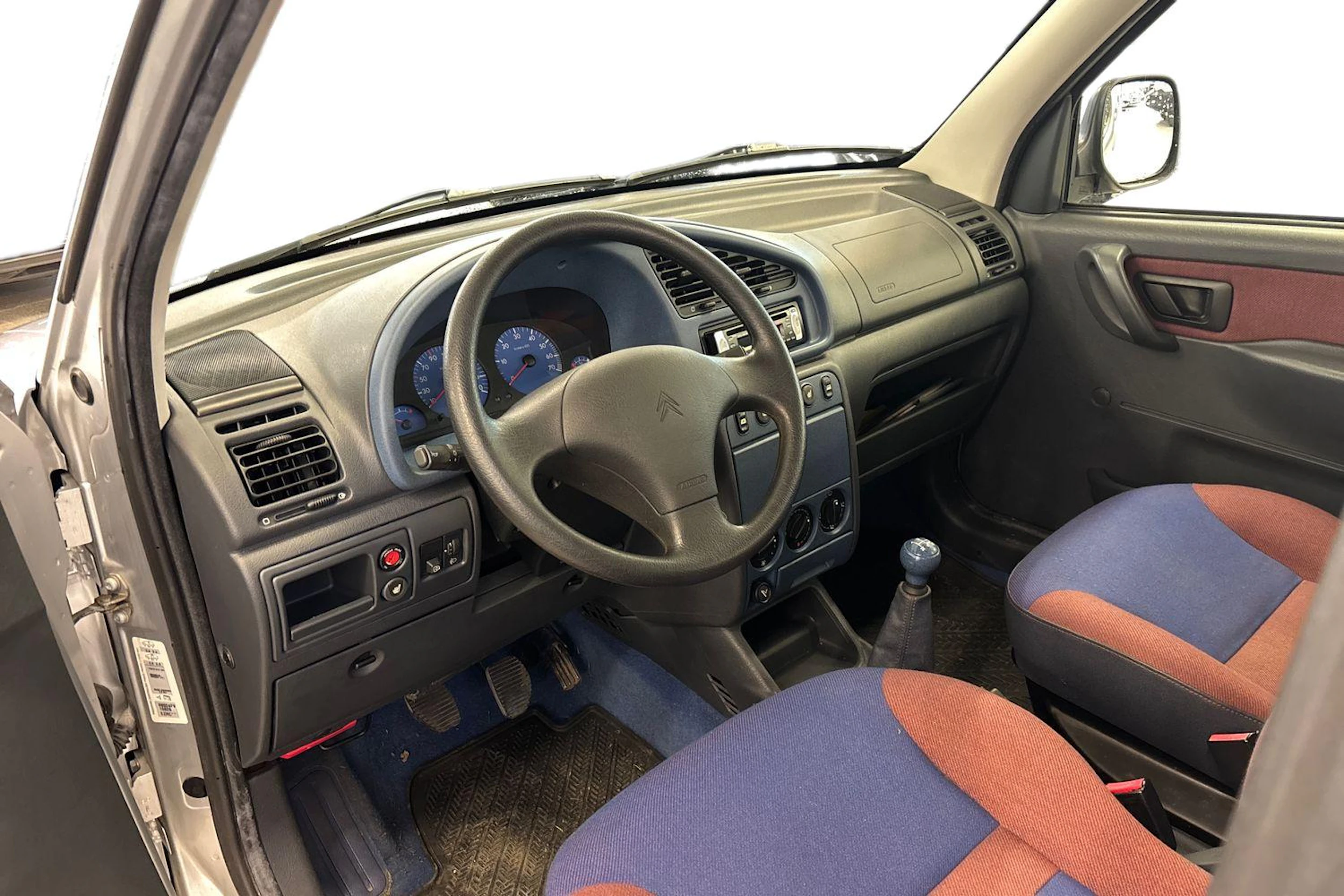 harmaa Citroën Berlingo 2001 kuva 3.