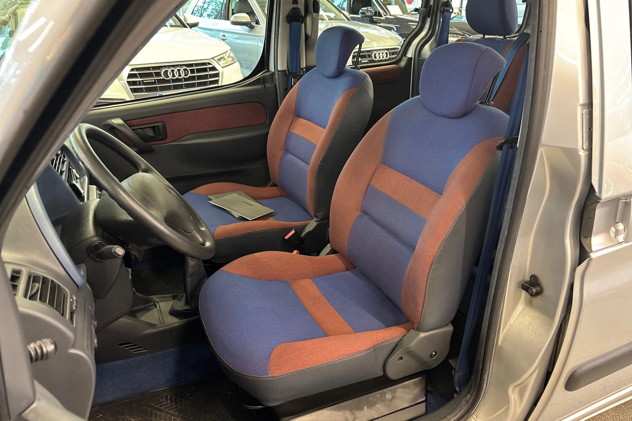 harmaa Citroën Berlingo 2001 kuva 7.