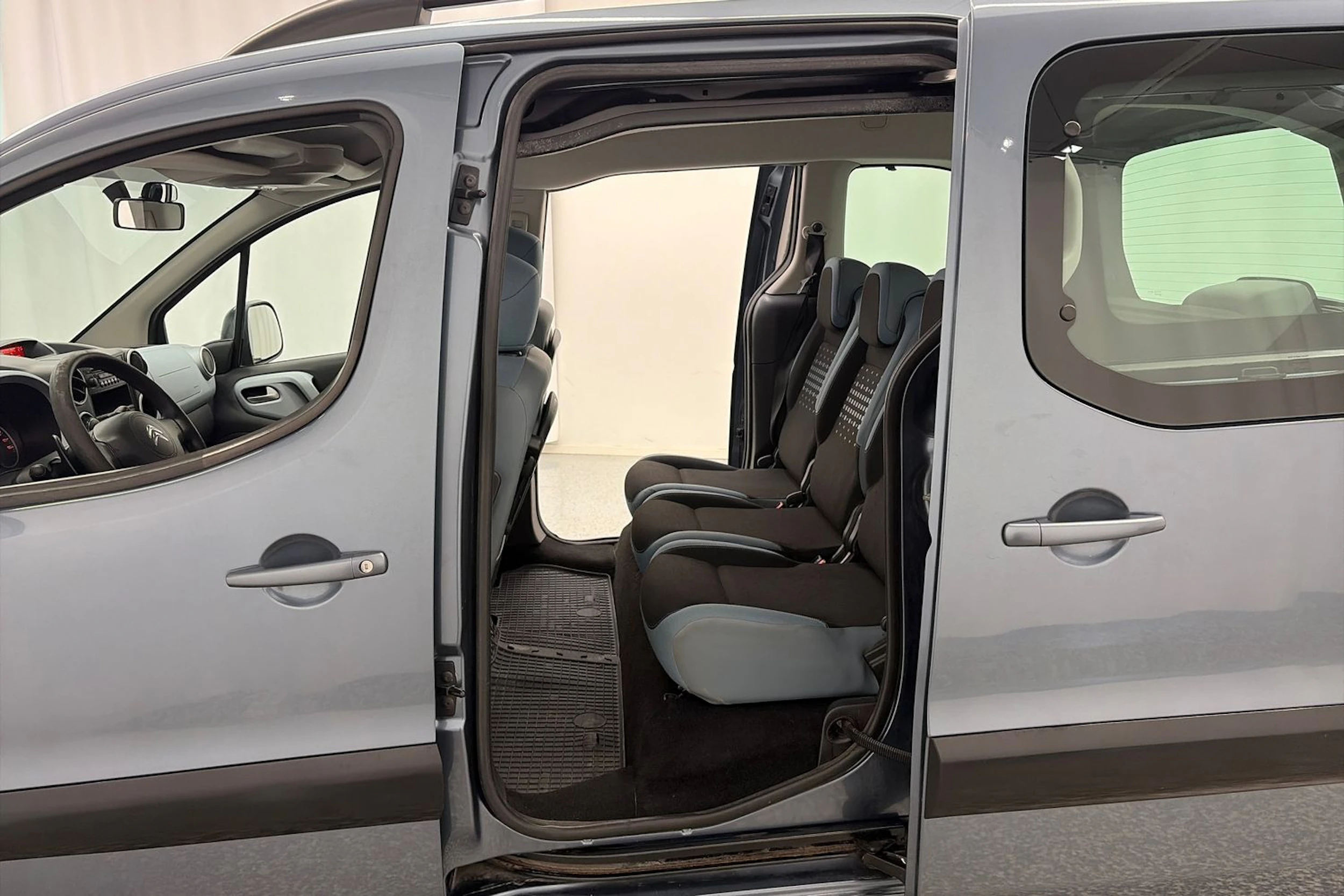 harmaa Citroën Berlingo 2012 kuva 13.