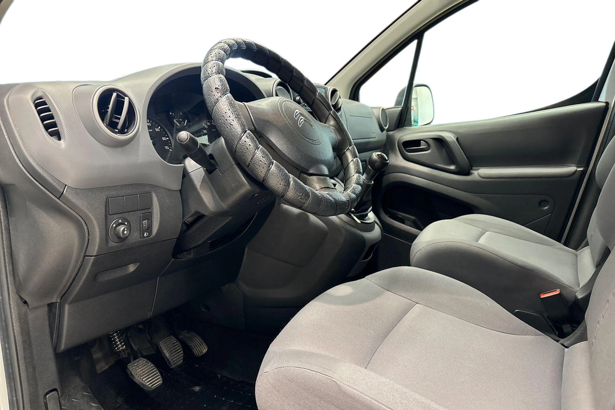 Valkoinen Citroën BERLINGO 2012 kuva 8.