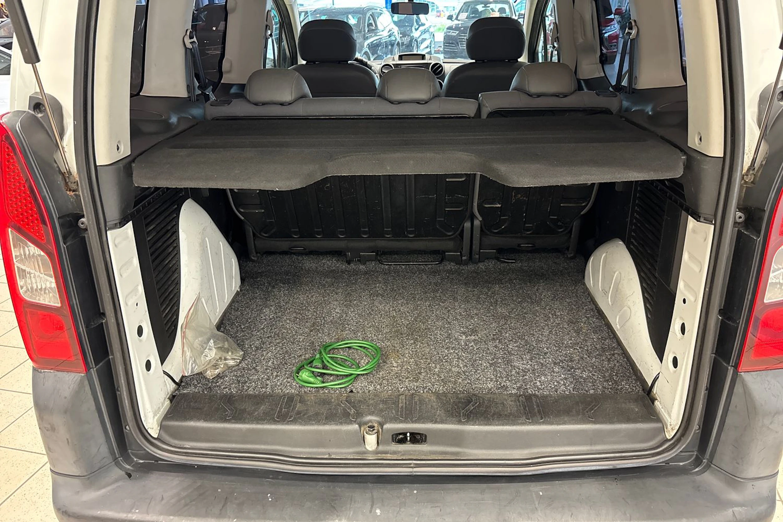 Valkoinen Citroën BERLINGO 2012 kuva 18.