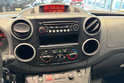 Valkoinen Citroën BERLINGO 2012 kuva 20.